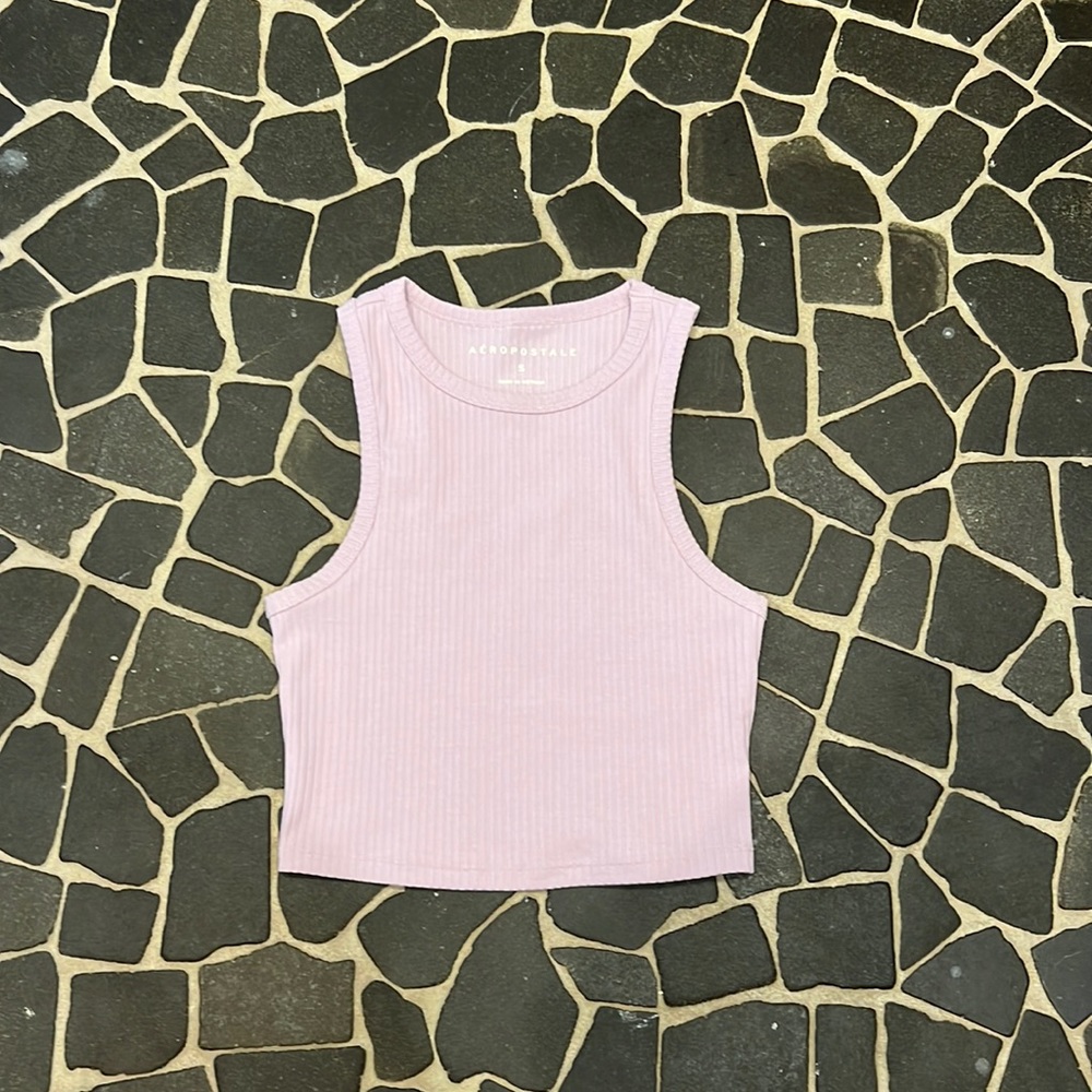I am selling this shirt because it is to small for me.
